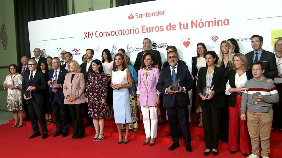 Su Majestad la Reina y Ana Botín presiden los premios de los proyectos sociales