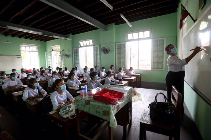Un colegio en Yangon, Birmania