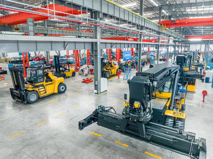 XCMG New Port Machinerys High-end Intelligent Industrial Development Project Base Launches Production.