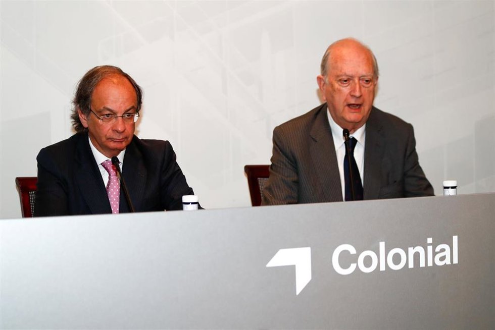 Archivo - El consejero delegado de la Inmobiliaria Colonial, Pere Viñolas, y el presidente de la Inmobiliaria Colonial Socimi, Juan José Brugera, tras la  junta general de accionistas de la compañía celebrada en el Hotel Villa Magna de Madrid.
