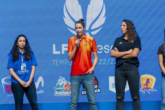 Alba Torrens habla durante la presentación de la Liga Femenina Endesa 2022-2023