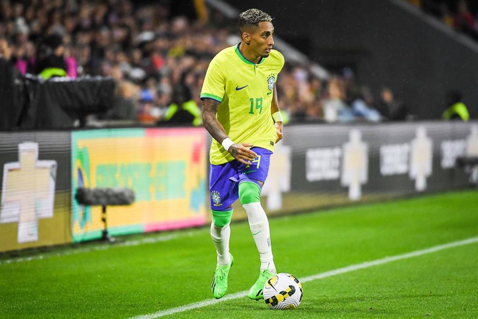 Raphinha conduce la pelota durante el amistoso entre Brasil y Ghana