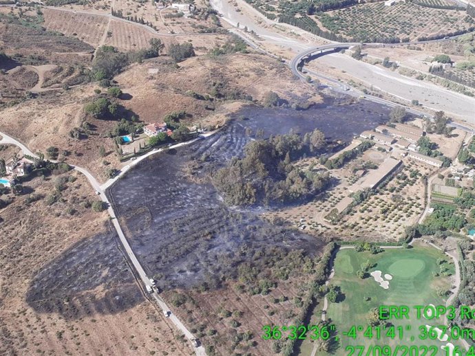 Incendio forestal en la zona Entrerríos de Mijas