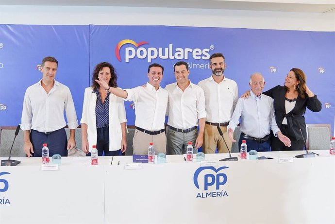 Junta directiva del PP de Almería presidida por Juanma Moreno.
