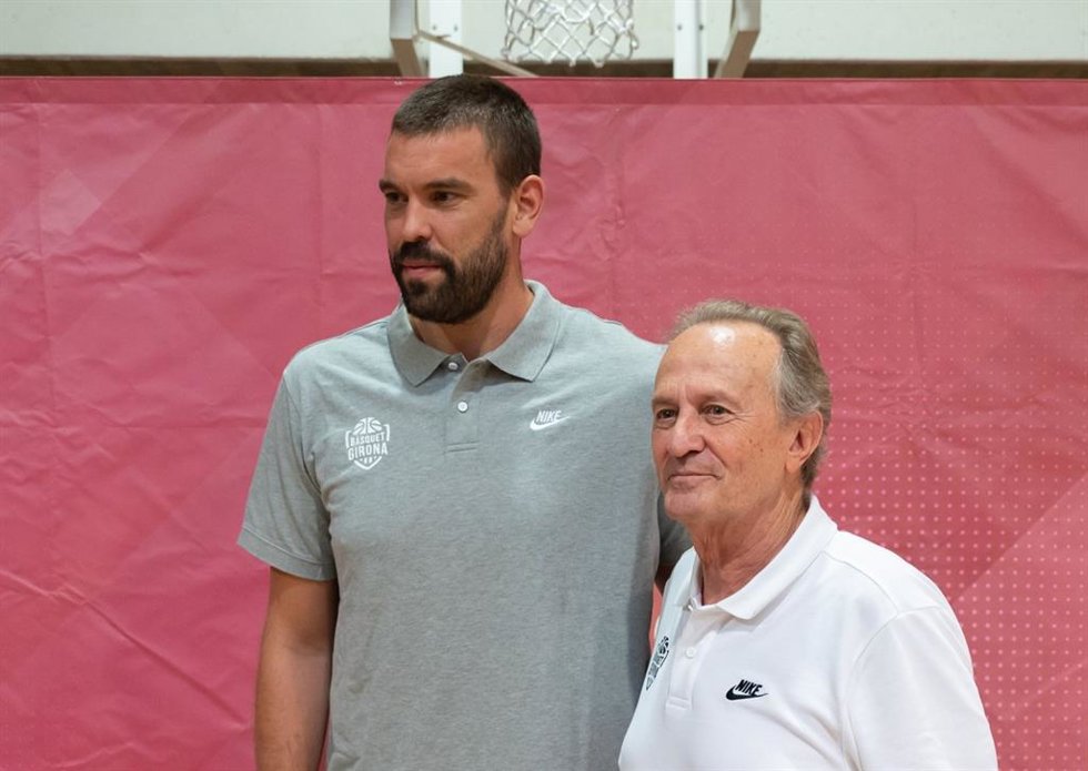 Archivo - Marc Gasol junto a Aíto García Reneses durante la presentacion del técnico como nuevo entrenador del Bsquet Girona