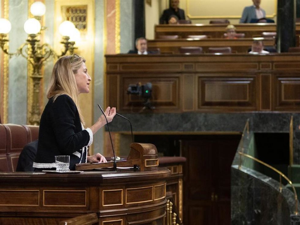 María Muñoz, del Grupo Parlamentario Ciudadanos, durante la defensa de la moción sobre la subida de los tipos de interés