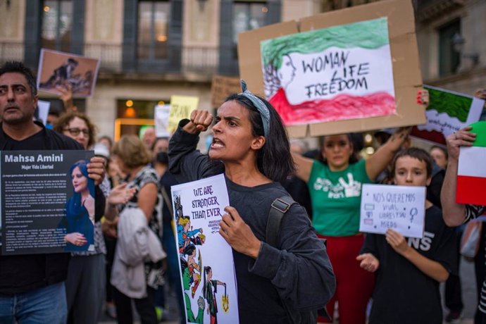 Manifestación en Barcelona por los derechos de mujeres en Irán