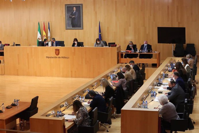 Archivo - Pleno ordinario de la Diputación de Málaga en una imagen de archivo 