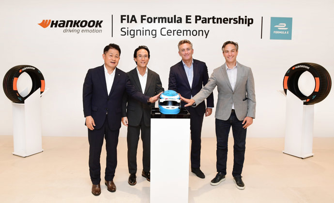 Sooil Lee, President & CEO of Hankook Tire & Technology, Hyunbum Cho, Chairman of Hankook & Company, Alejandro Agag, Chairman Formula E, Jamie Reigle, CEO Formula E - Hankook Tire, Technoplex, Seoul, 11.8.2022