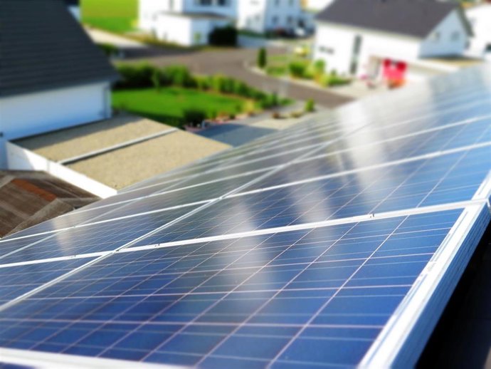 Rolwind_paneles solares en vivienda.