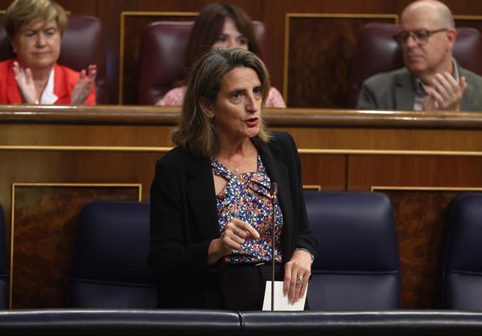 La vicepresidenta del Gobierno y ministra para la Transición Ecológica y el Reto Demográfico, Teresa Ribera, interviene durante una sesión plenaria, a 28 de septiembre de 2022, en Madrid (España). Durante la sesión plenaria se ha debatido la convalidaci