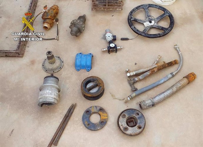 Imagen de los materiales recuperados por la Guardia Civil