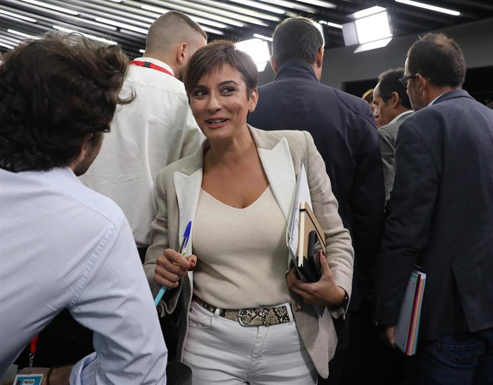 La ministra Portavoz, Isabel Rodríguez, conversa a su salida de una rueda de prensa posterior a la reunión del Consejo de Ministros, en el Palacio de La Moncloa, a 27 de septiembre de 2022, en Madrid (España). Durante el Consejo de Ministros, se ha inic