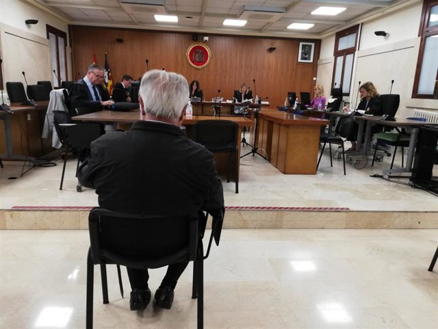 El acusado por una presunta estafa con diamantes de Sierra Leona a un matrimonio mallorquín.