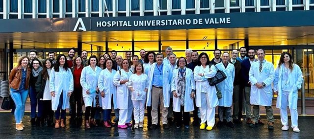 Profesionales de la especialidad de Cirugía Ortopédica y Traumatología del Hospital de Valme, en Sevilla.