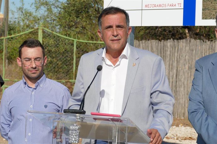 El alcalde de Murcia, José Antonio Serrano, acompañado por el concejal de Urbanismo y Transición Ecológica, Andrés Guerrero, visita los terrenos