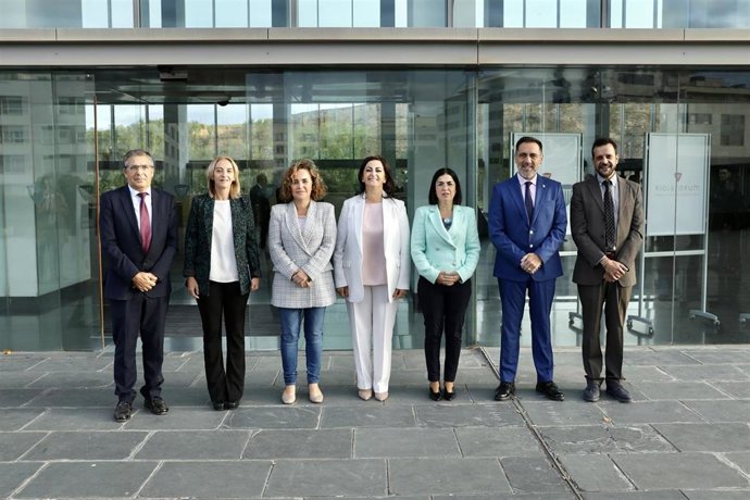 Autoridades en la inauguración del XXX Congreso Derecho y Salud en Logroño entre los que se encuentra la ministra de Sanidad, Carolina Darias