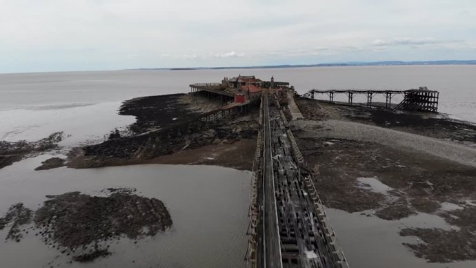 Estos aventureros exploran un muelle  abandonado en Inglaterra