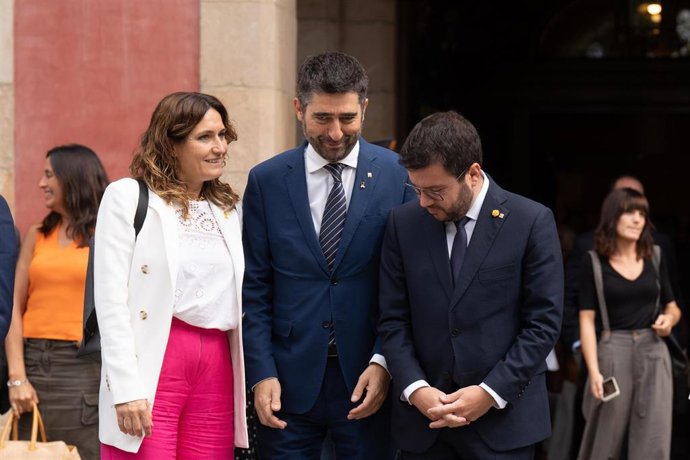 La consellera de Presidencia de la Generalitat, Laura Vilagr; el vicepresidente de la Generalitat y conseller de Políticas Digitales e Infraestructuras, Jordi Puigneró, y el presidente de la Generalitat, Pere Aragons. ARCHIVO.