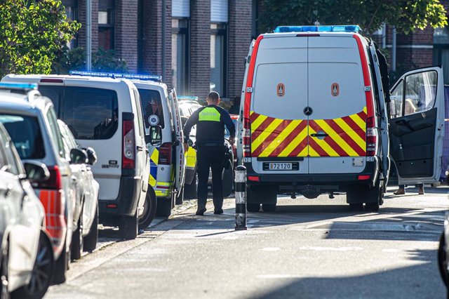 Un vehículo de la Policía de Bélgica tras una operación contra un grupo de extrema derecha en Amberes