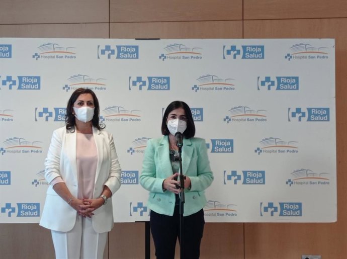 La ministra de Sanidad, Carolina Darias, junto a la presidenta riojana, Concha Andreu