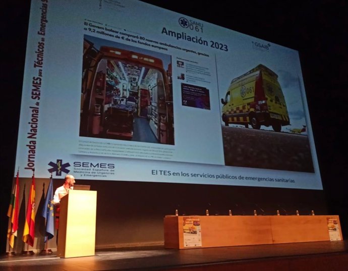 El director del Área Operativa de la empresa pública Gsaib, Miguel Navarro, en el Congreso Nacional para Técnicos de Emergencias Sanitarias.