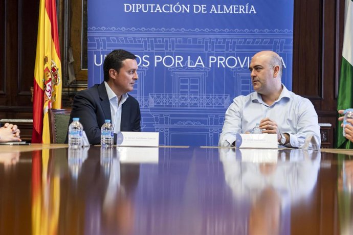 Archivo - El presidente de la Diputación de Almería recibe la visita de representantes de La Unión.