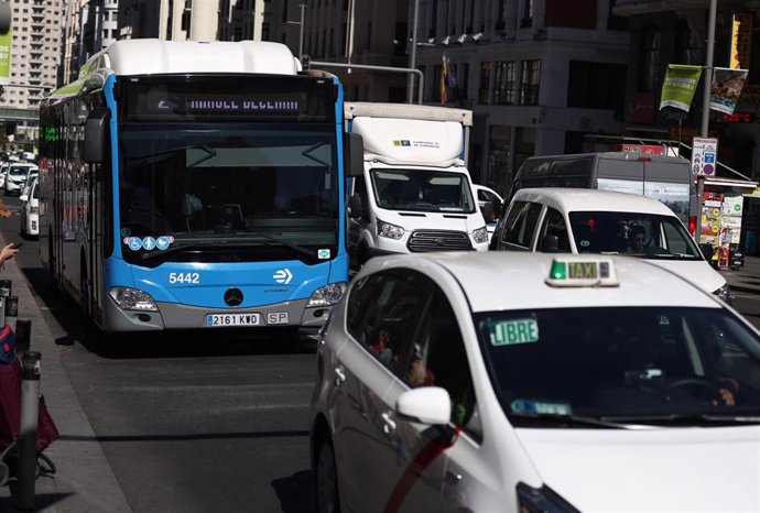 Un autobús de las línea 2 de la Empresa Municipal de Transportes madrileña (EMT).