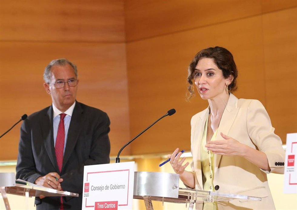 Archivo - La presidenta de la Comunidad de Madrid, Isabel Díaz Ayuso, comparece en una reunión del Consejo de Gobierno, en el Ayuntamiento de Tres Cantos, a 22 de junio de 2022, en Tres Cantos, Madrid (España). 