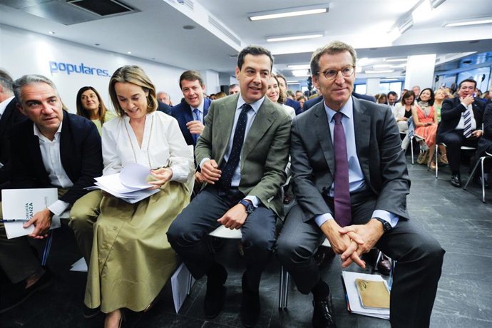 Archivo - El coordinador general del PP, Elías Bendodo; la secretaria general del partido, Cuca Gamarra; el presidente del PP andaluz, Juanma Moreno y el presidente del PP, Alberto Núñez Feijóo, en una foto de archivo.