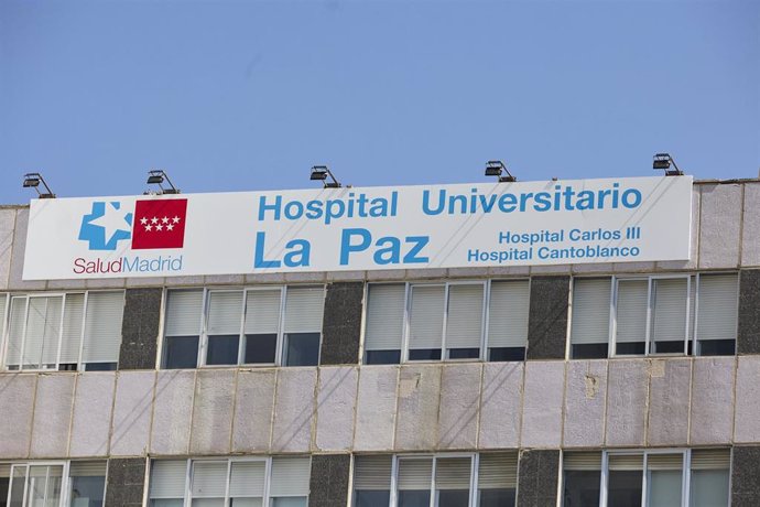 Archivo - Fachada del Hospital Universitario La Paz.