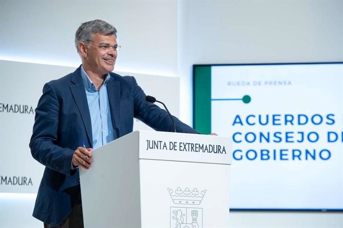 El portavoz de la Junta de Extremadura, Juan Antonio González, en rueda de prensa
