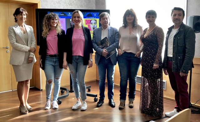 De izquierda a derecha: Ana Redondo, María Negro, José María Viteri, Carmen Bécares, Beatrice Fulconis y Xiqui Rodríguez.