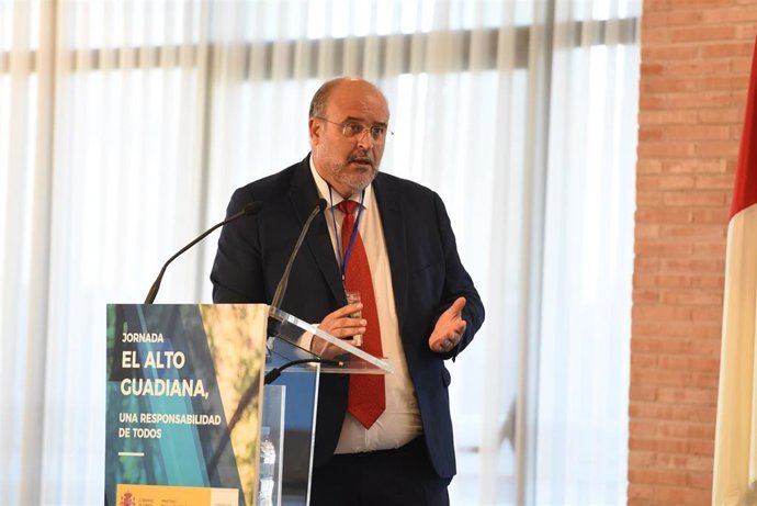 El vicepresidente regional, José Luis Martínez Guijarro, en una jornada sobre el Alto Guadiana en Alcázar.
