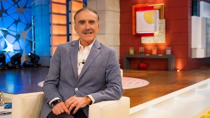 El presentador Juan y Medio y el programa '10 momentos', Premios Iris Autonómicos 2022