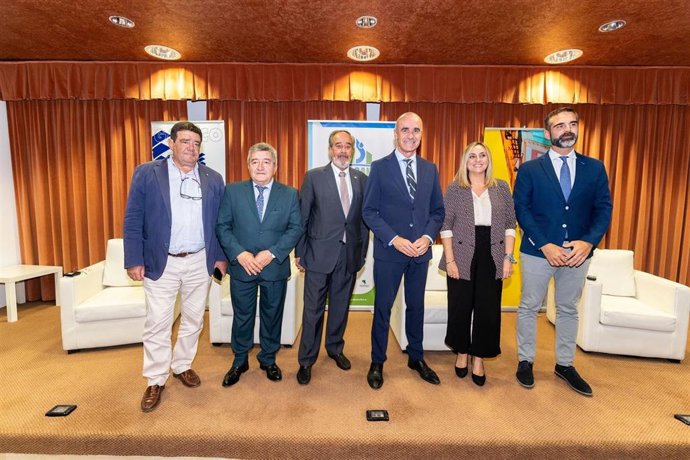 Presentación del I Salón de Infraestructuras Sostenibles de Andalucía con Antonio Muñoz, alcalde de Sevilla; Marifrán Carazo, consejera de Fomento; Ramón Fernández-Pacheco, consejero de Sostenibilidad y Juan Aguilera, comisario del Salón y de Gaesco.