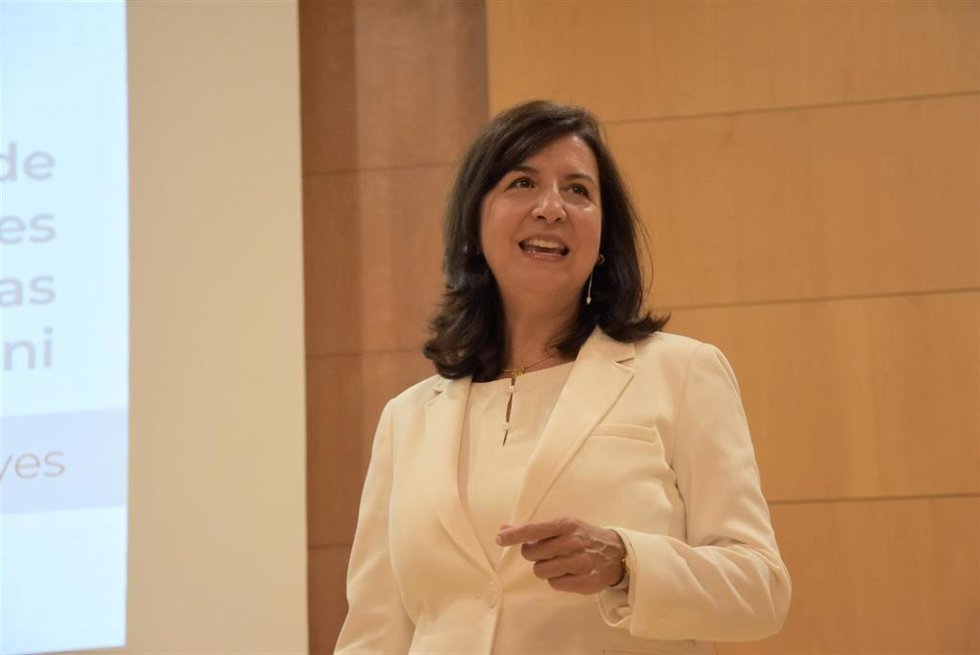 Beatriz Hoster, directora de Cardenal Spínola CEU, remarca el "trato muy cercano profesor-alumno" en la formación.