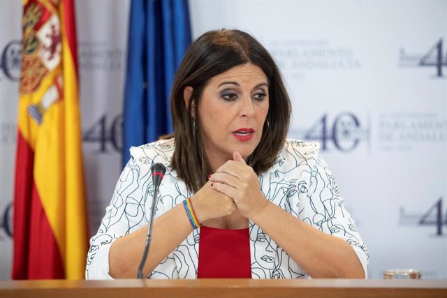 La portavoz del grupo parlamentario PSOE-A, Ángeles Férriz, a su llegada a la rueda de prensa con motivo de la reunión de la Mesa y de la Junta de Portavoces, en el Parlamento de Andalucía. A 28 de septiembre de 2022, en Sevilla (Andalucía, España).