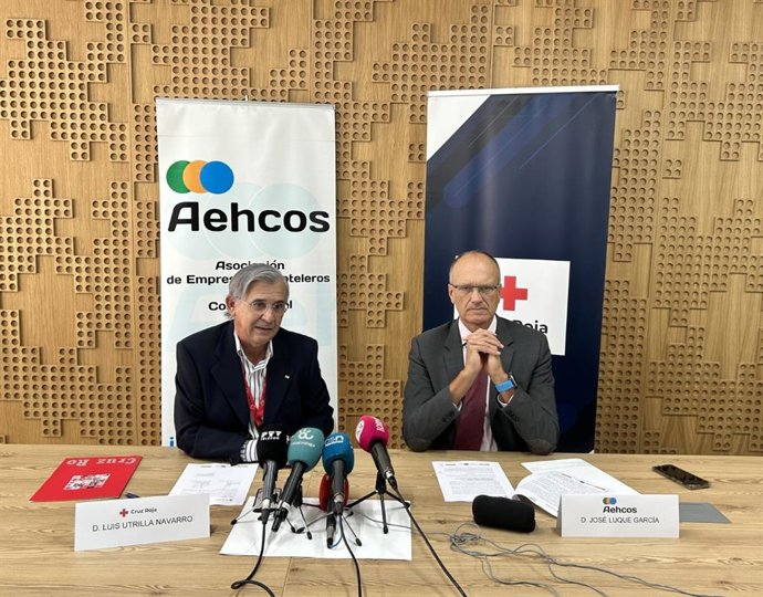 Firma convenio Aehcos y Cruz Roja