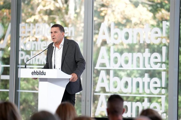 El coordinador general de Euskal Herria Bildu, Arnaldo Otegi, interviene durante la conferencia política de su partido, en el Palacio Euskaduna, a 18 de septiembre de 2022, en Bilbao, Vizcaya, Euskadi (España).