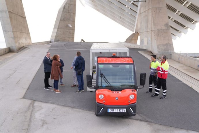 El prototipo de vehículo de reposición de bicicletas propulsado con energía solar de Bicing.