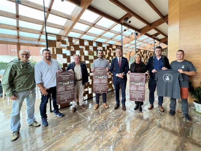 Presentación del cartel de la feria ganadera 'La Trasmerana' de Ribamontán al Monte