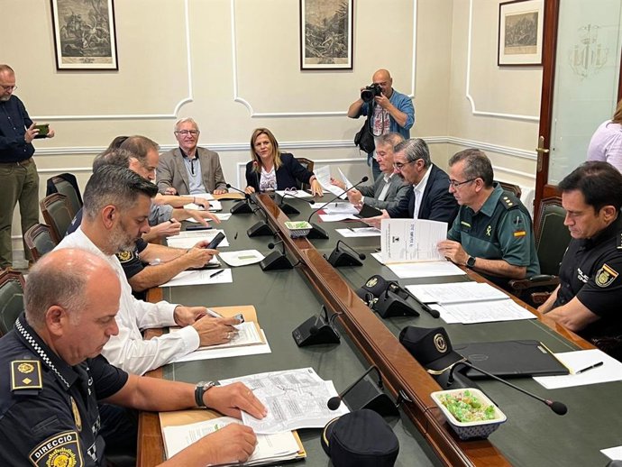 Imagen de la Junta Local de Seguridad de Valncia celebrada con motivo del 9 d'Octubre y presidida por el alcalde de la ciudad, Joan Ribó, y la delegada del Gobierno, Pilar Bernabé.