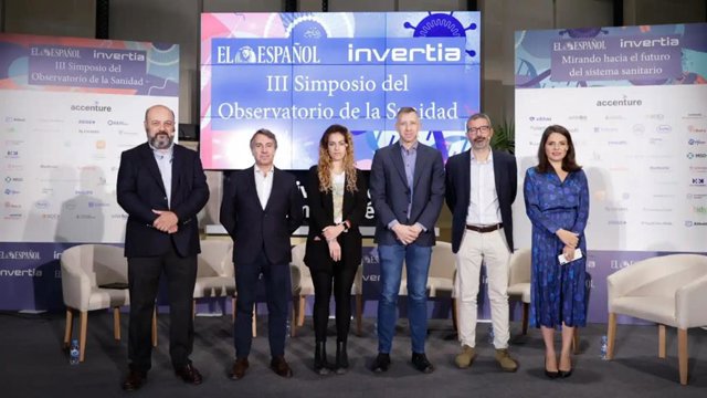 De izquierda a derecha: Francisco José Perales, del Hospital Digital Quirónsalud; Gonzalo Suan Mejías, de Sham-Grupo Relyens; Sandra Viñas, de El Español; Samuel Marín, de Microsoft; Jesús Jerónimo, de Sanitas; y María Felpeto, de Philips Ibérica