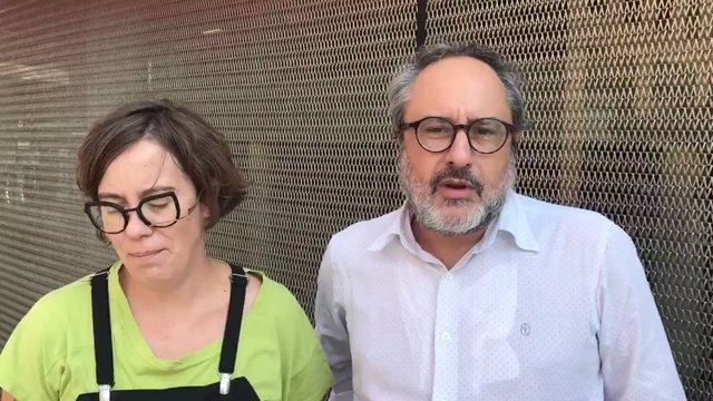 Archivo - La portavoz de la CUP en el Parlament Eulàlia Reguant y el exdiputado de la CUP en la Cámara catalana Antonio Baños.