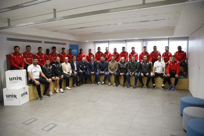 Foto de familia de la UDL durante su visita a UNIR