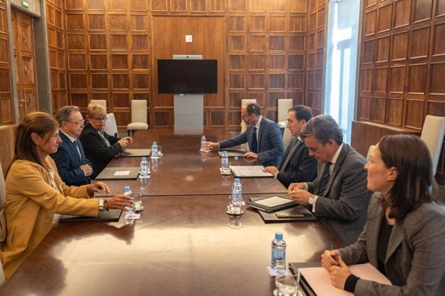 Albares recibe al presidente de Ceuta para hablar de la apertura de la aduana comercial con Marruecos