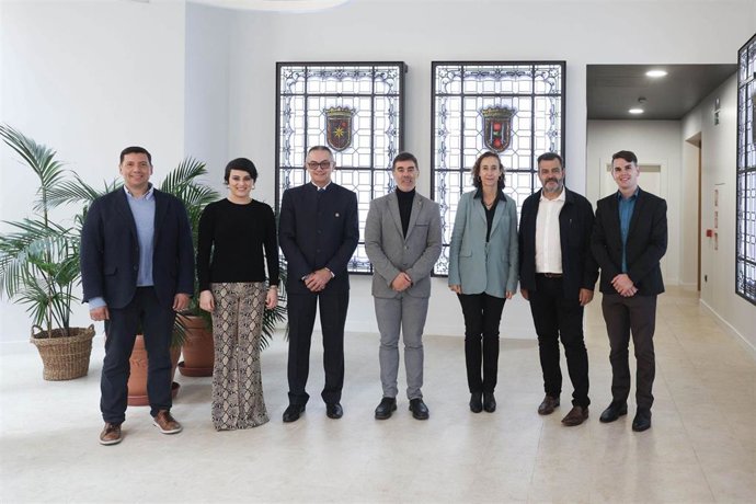 L consejero Eduardo Santos con la delegación del ICAP y del instituto Clara Campoamor