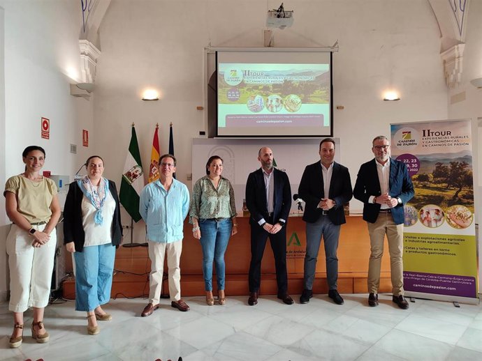 Autoridades en la presentación del Tour de Experiencias Rurales y Gastronómicas de Caminos de Pasión.