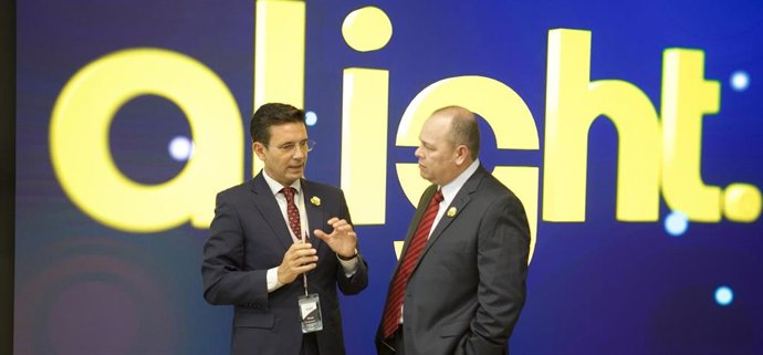 El alcalde de Granada, Francisco Cuenca, y el director de servicios profesionales y de nómina global de Alight, César Jelvez